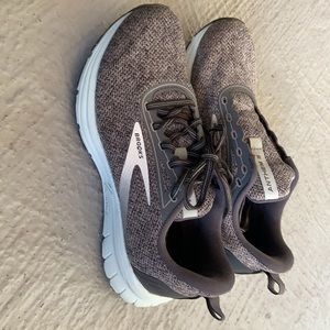 Brooks Womens size 6.5 Running Shoe